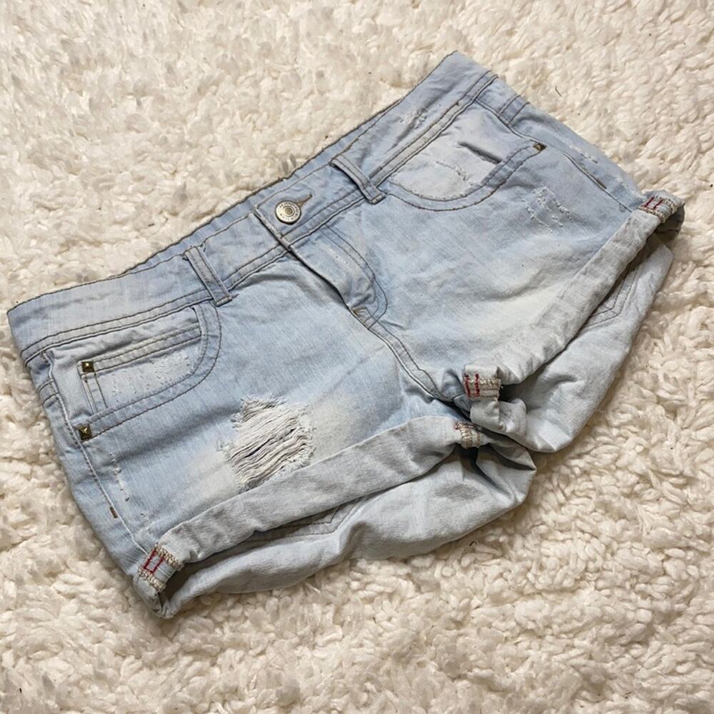 Forever 21 Light Wash Distressed denim Shorts W24